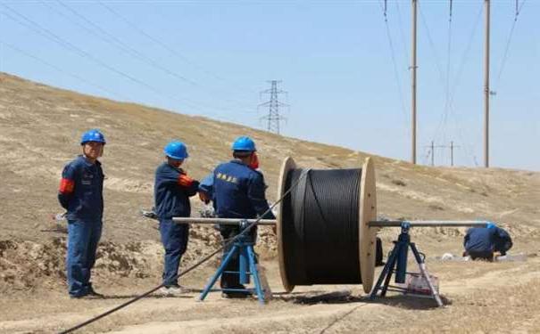 海南藏族自治州GYXTW-12a1通信用光缆 中心管式铠装光缆工厂现货直发